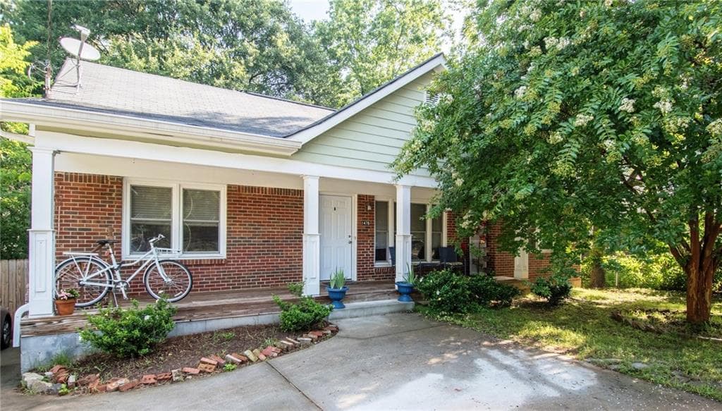 4 bedroom, 2,011 sq ft single family residence sold at 1476 Glenwood Avenue, Atlanta, GA 30316