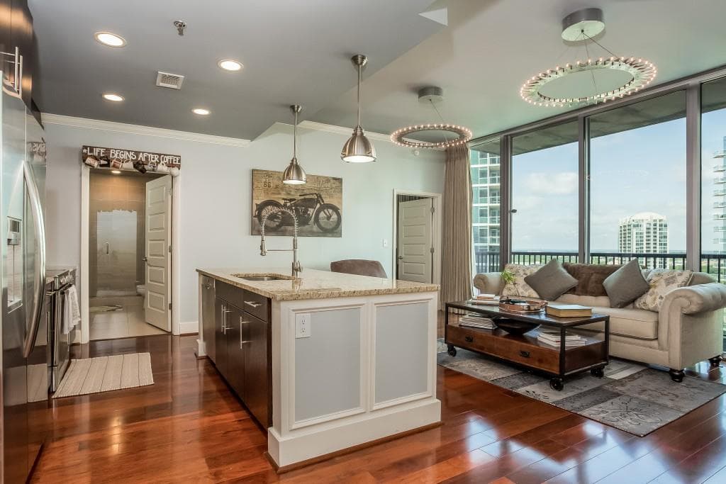 2 bedroom, 1,196 sq ft condominium sold at 1080 Peachtree Street 1412, Atlanta, GA 30309