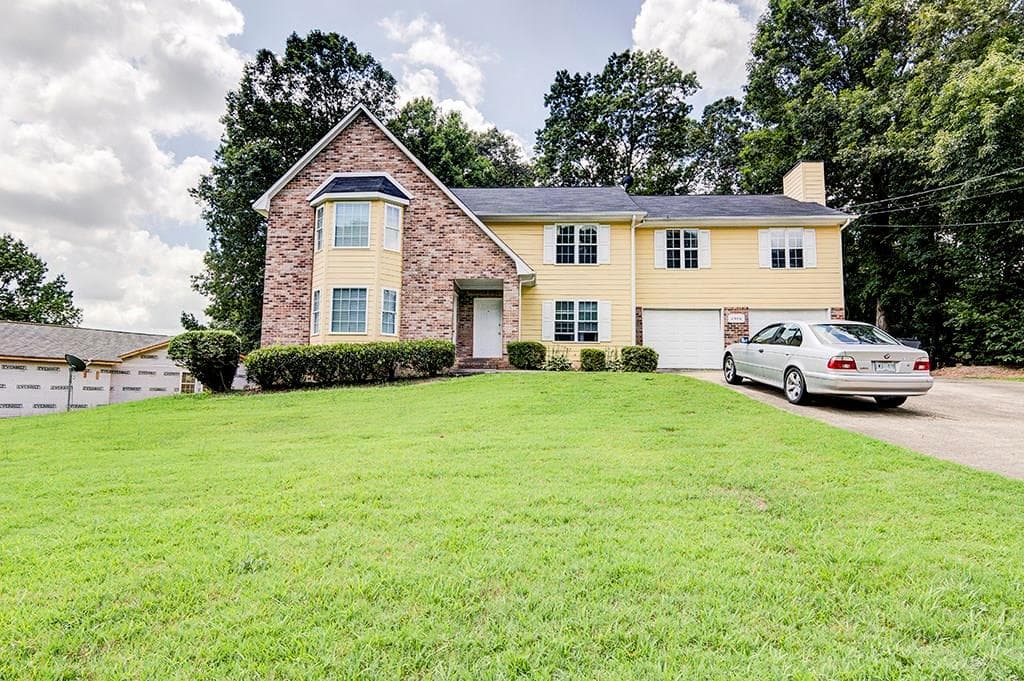 triplex sold at 2036 Laboon Circle, College Park, GA 30349