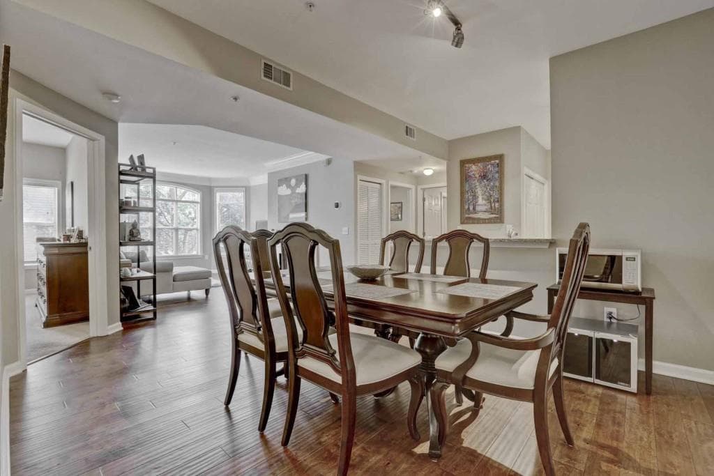 2 bedroom, 1,181 sq ft condominium sold at 955 Juniper Street 3231, Atlanta, GA 30309