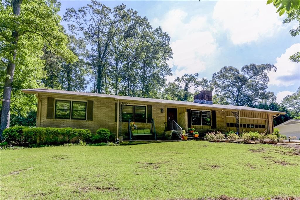 3 bedroom, 1,725 sq ft single family residence sold at 3064 Briarlake Road, Decatur, GA 30033