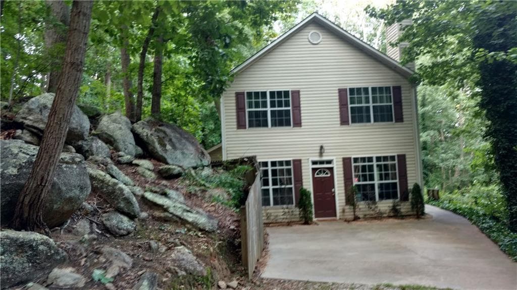 2 bedroom, 1,610 sq ft single family residence sold at 5905 Lakeside Court, Gainesville, GA 30506