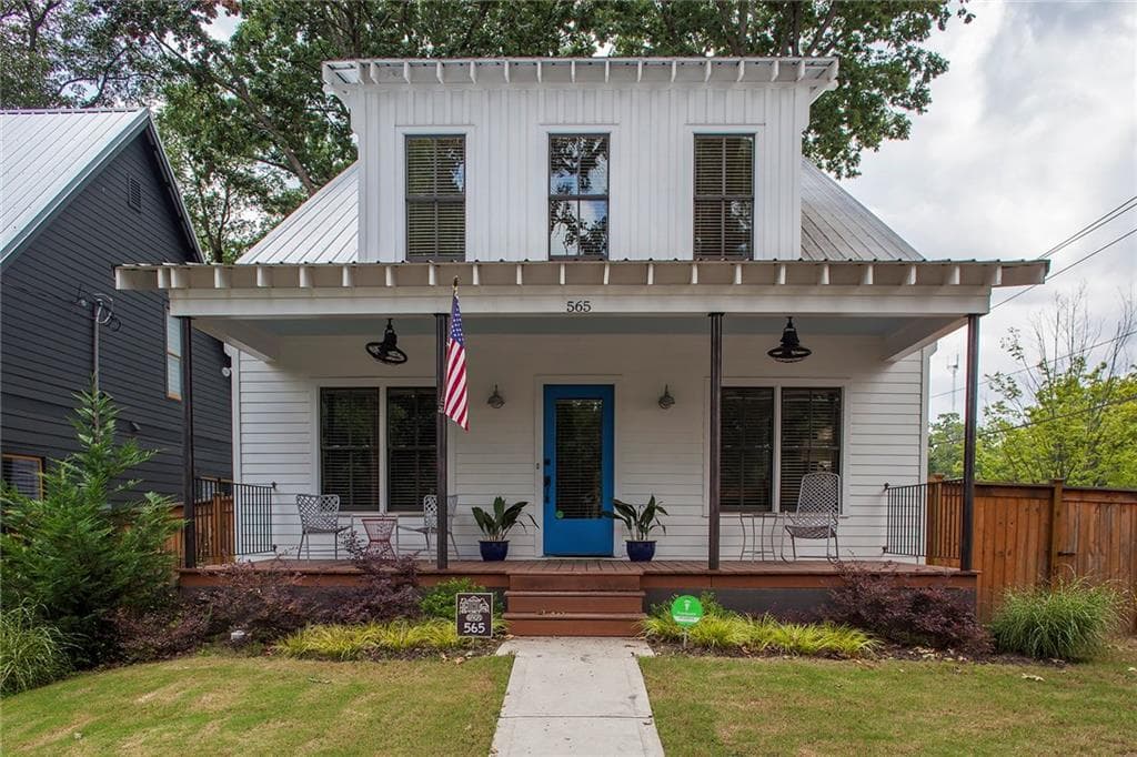4 bedroom, 2,500 sq ft single family residence sold at 565 Stokeswood Avenue, Atlanta, GA 30316