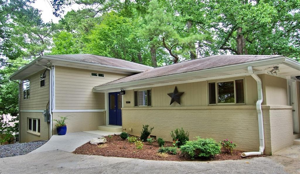 3 bedroom, 2,255 sq ft single family residence sold at 1220 Poplar Grove Drive, Atlanta, GA 30306
