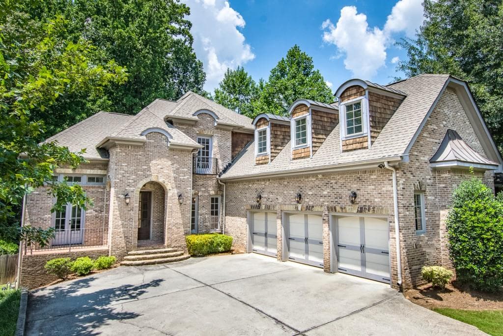 6 bedroom, 4,728 sq ft single family residence sold at 1956 Northside Drive, Atlanta, GA 30318