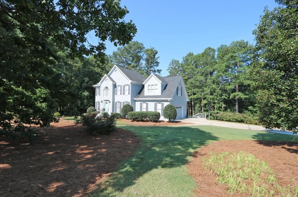 5 bedroom, 2,495 sq ft single family residence sold at 17 Picketts Lake Way, Acworth, GA 30101