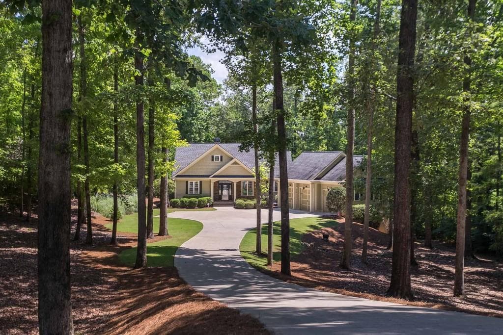 3 bedroom, 3,248 sq ft single family residence sold at 160 Ellman Drive, Eatonton, GA 31024