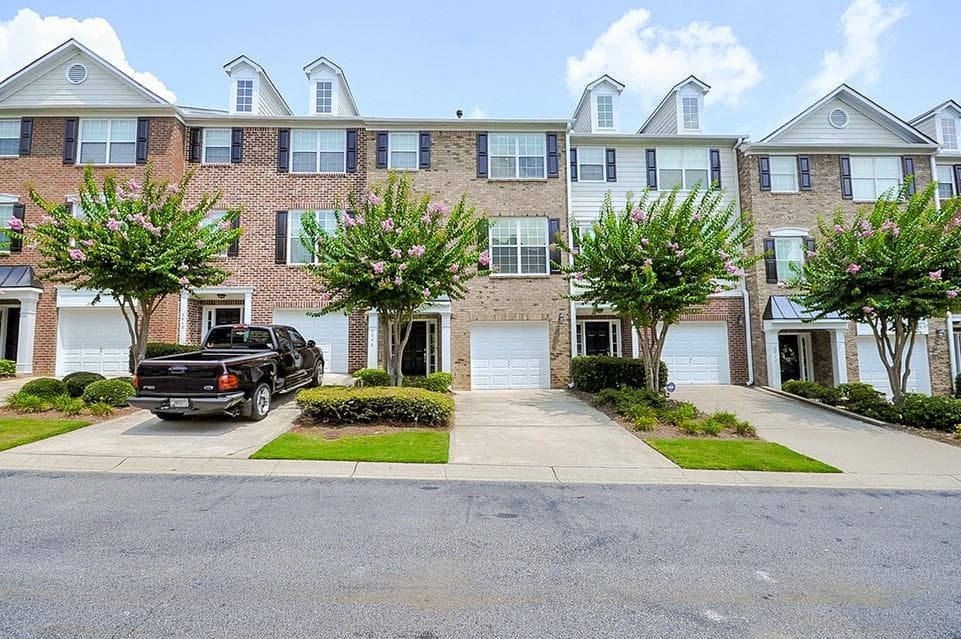 3 bedroom, 1,932 sq ft townhouse sold at 3846 Chattahoochee Summit Drive, Atlanta, GA 30339