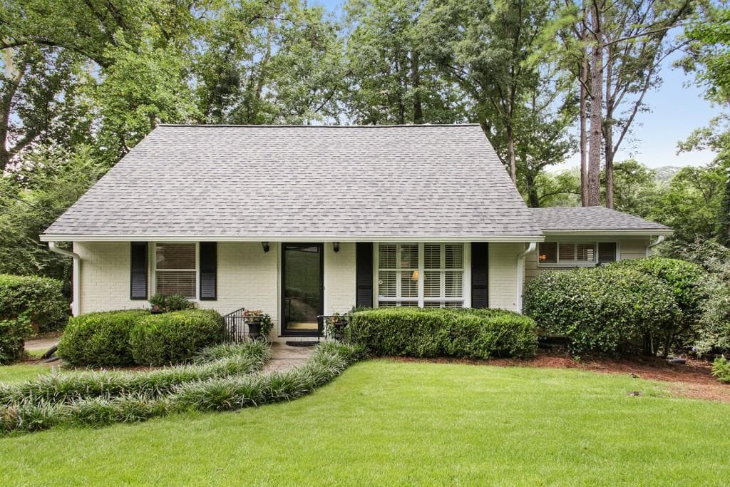 3 bedroom, 1,888 sq ft single family residence sold at 2628 Ridgemore Road, Atlanta, GA 30318