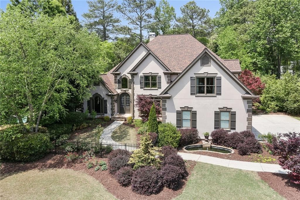 5 bedroom, 6,501 sq ft single family residence sold at 730 Thornberry Drive, Alpharetta, GA 30022