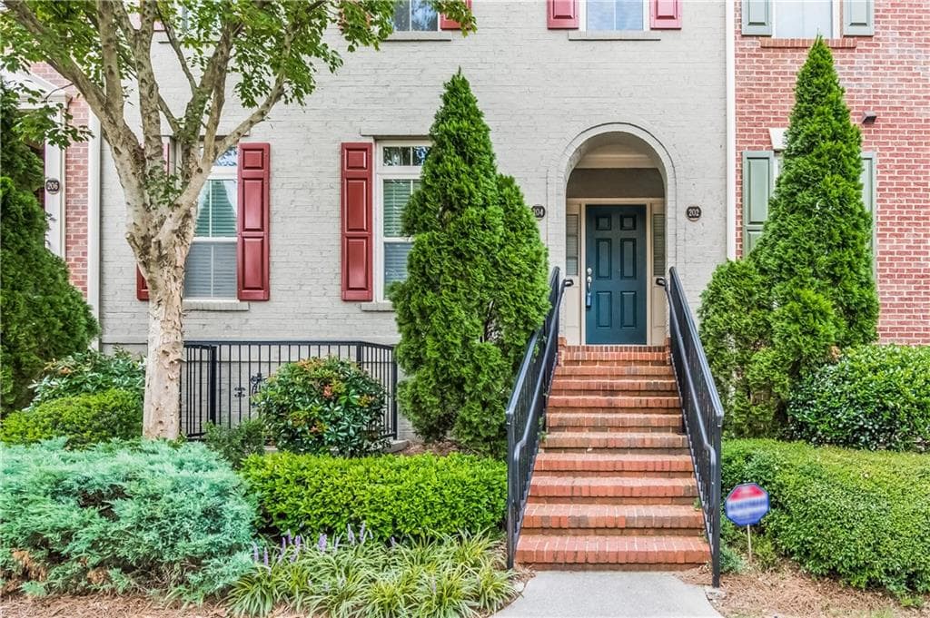 3 bedroom, 1,934 sq ft townhouse sold at 202 Le Gran Cove, Atlanta, GA 30328