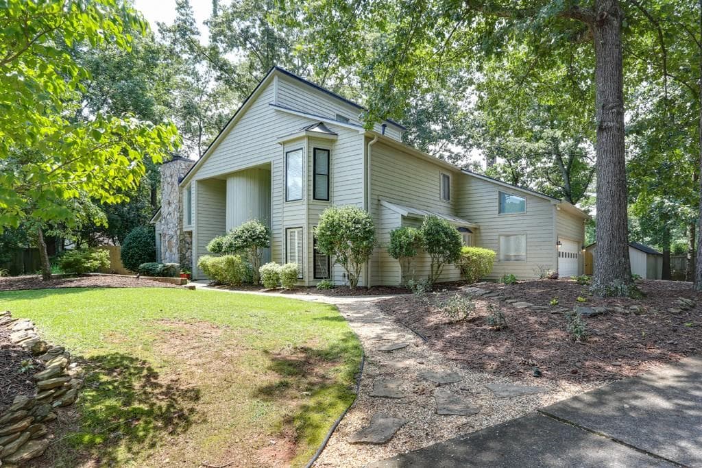 4 bedroom, 2,643 sq ft single family residence sold at 130 Seine Court, Alpharetta, GA 30022