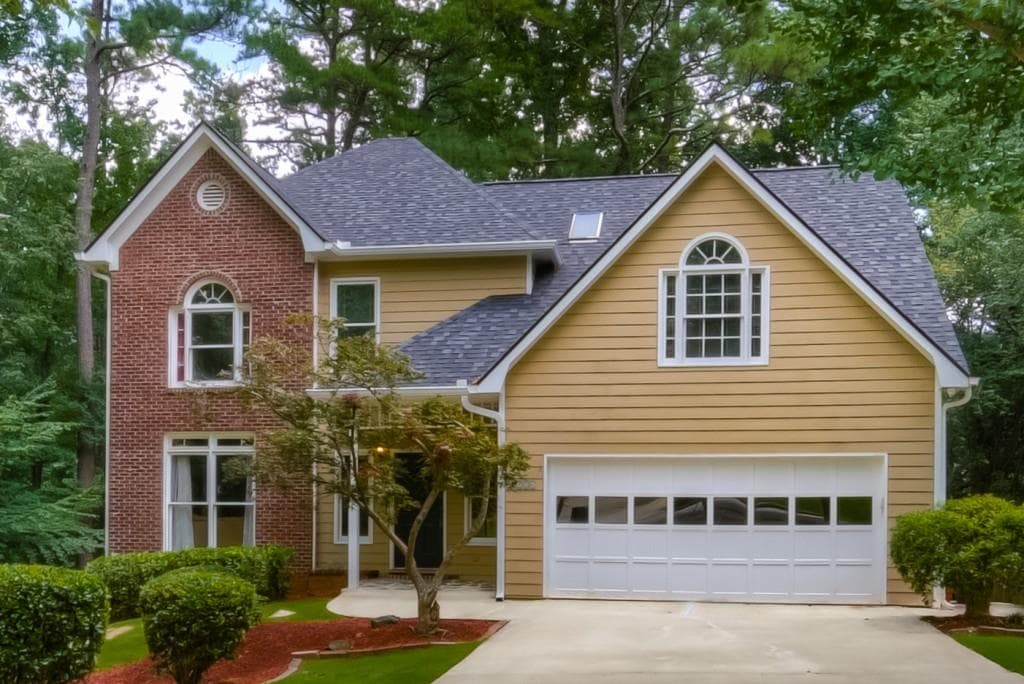 5 bedroom, 3,820 sq ft single family residence sold at 605 Hunt River Way, Suwanee, GA 30024