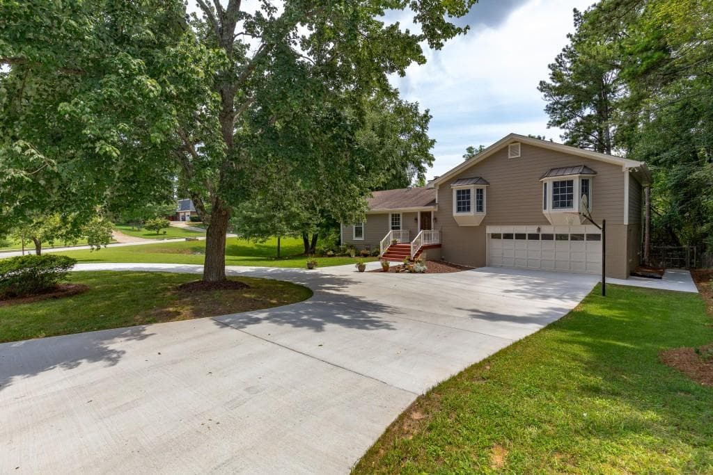 150 Spring Hollow Court, Roswell, GA 30075 — most recent listing photo