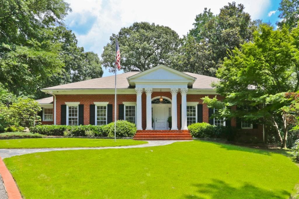 3 bedroom, 3,235 sq ft single family residence sold at 3485 Paces Ferry Road, Atlanta, GA 30327