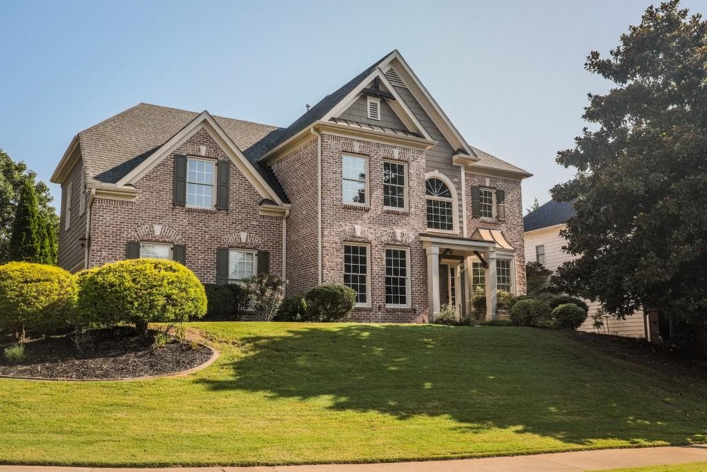 4 bedroom, 2,686 sq ft single family residence sold at 1085 Arbor Creek Drive, Roswell, GA 30076