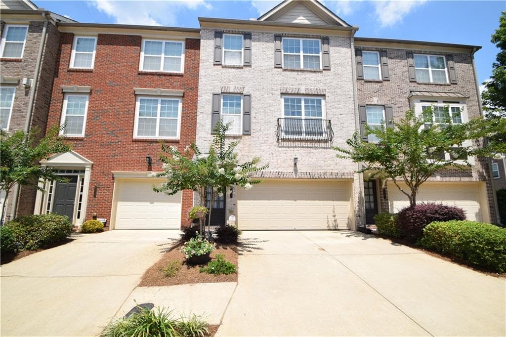 3 bedroom, 2,343 sq ft townhouse sold at 5727 Pine Oak Drive, Peachtree Corners, GA 30092