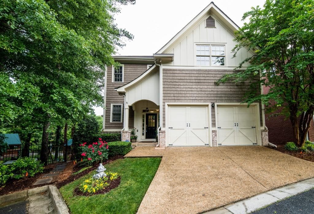 3 bedroom, 2,620 sq ft single family residence sold at 4 Bohler Point, Atlanta, GA 30327