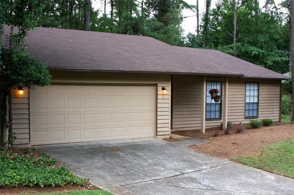 3 bedroom, 1,575 sq ft single family residence sold at 295 Parkmont Court, Roswell, GA 30076