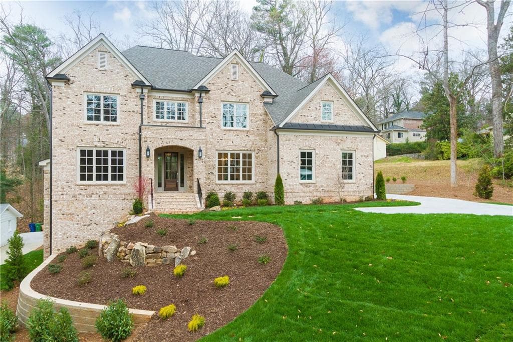 5 bedroom, 4,965 sq ft single family residence sold at 2680 Northside Drive, Atlanta, GA 30327