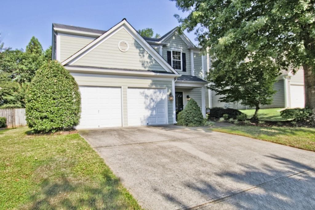 3 bedroom, 2,352 sq ft single family residence sold at 1030 Lyndhurst Way, Roswell, GA 30075