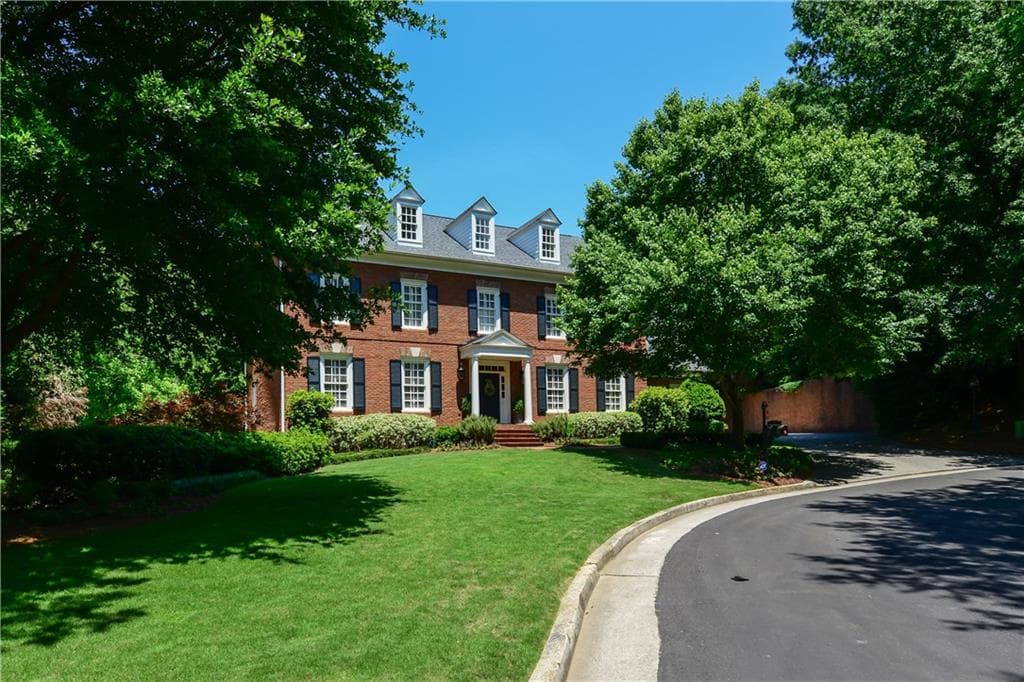 5 bedroom, 5,983 sq ft single family residence sold at 75 Abington Court, Atlanta, GA 30327