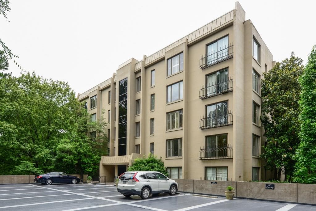 2 bedroom condominium sold at 2771 Peachtree Road 8, Atlanta, GA 30305