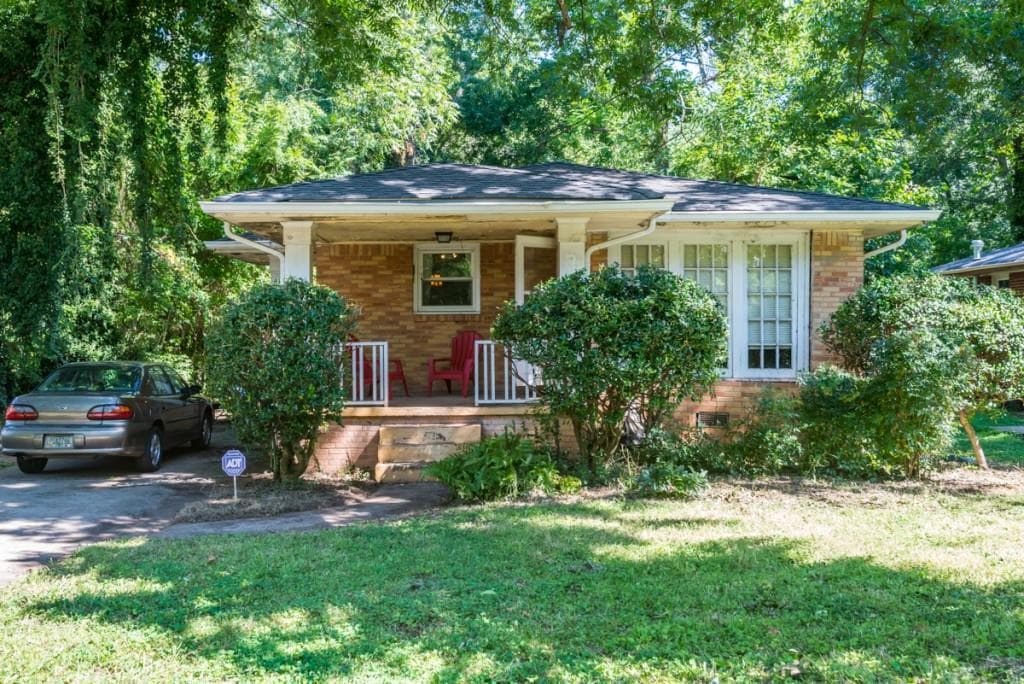 2 bedroom, 1,127 sq ft single family residence sold at 1506 Woodbine Avenue, Atlanta, GA 30317