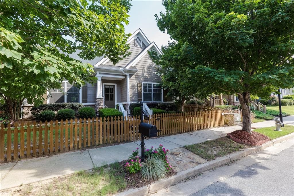 3 bedroom, 1,718 sq ft single family residence sold at 966 Samples Lane, Atlanta, GA 30318