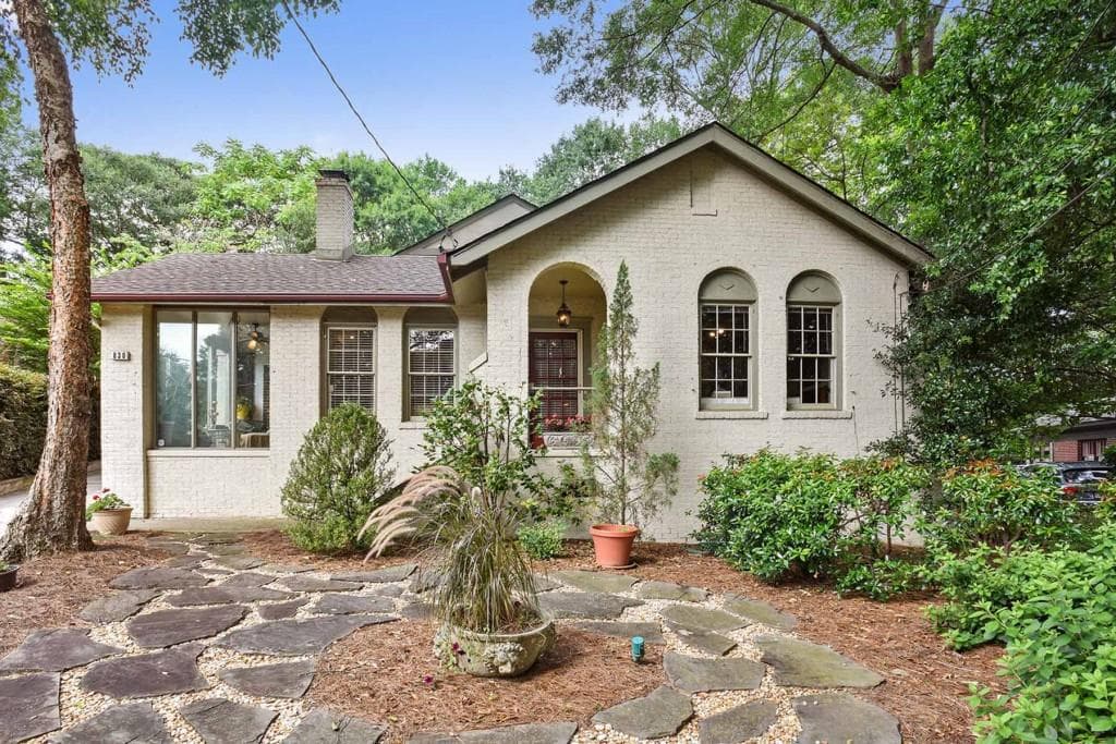 2 bedroom, 1,819 sq ft single family residence sold at 830 Mentelle Drive, Atlanta, GA 30308