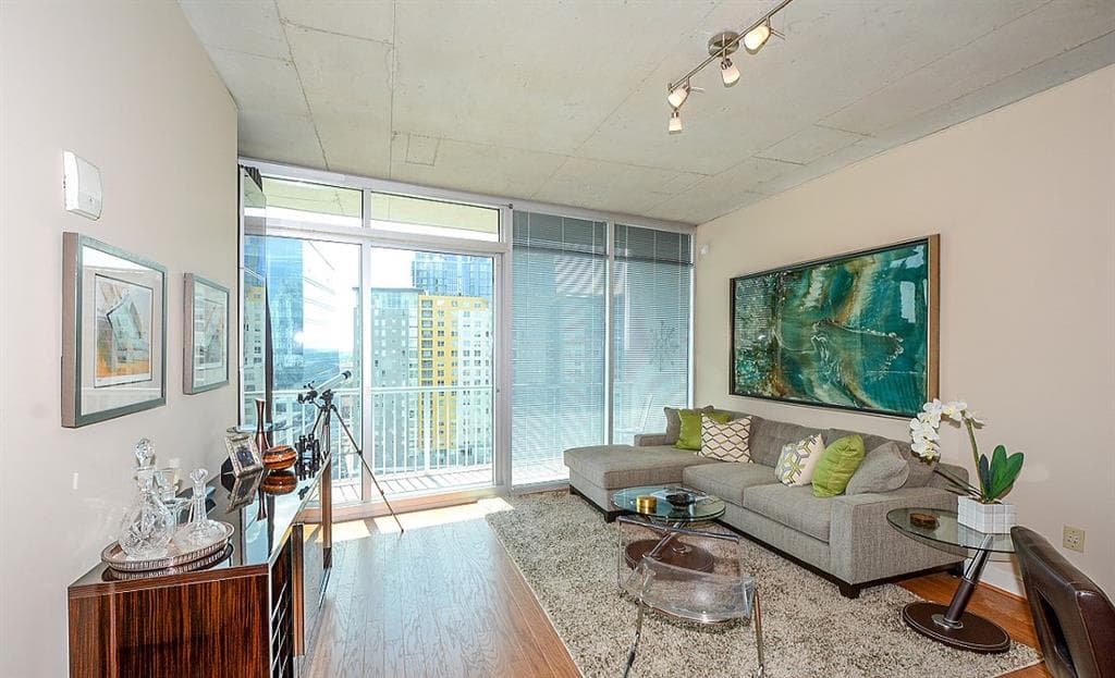 1 bedroom, 828 sq ft condominium sold at 950 W Peachtree Street 1513, Atlanta, GA 30309