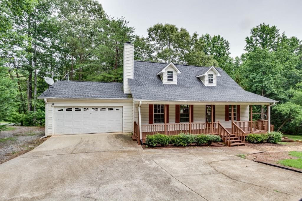9615 Crestview Terrace, Gainesville, GA 30506 — most recent listing photo