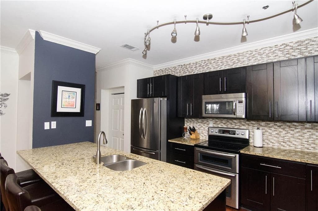 2 bedroom, 1,479 sq ft condominium sold at 2499 Peachtree Road 304, Atlanta, GA 30305