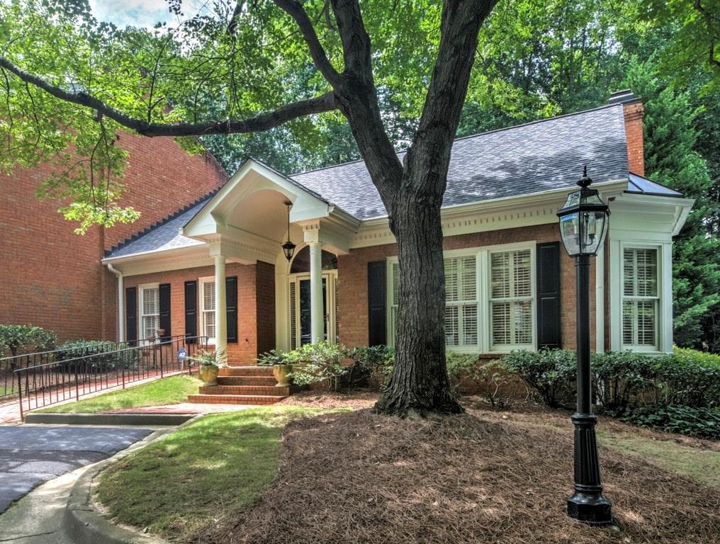 2 bedroom, 2,174 sq ft townhouse sold at 3075 Howell Mill Road 13, Atlanta, GA 30327