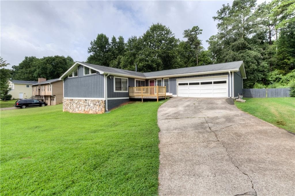 3 bedroom, 2,027 sq ft single family residence sold at 4935 Surrey Drive, Roswell, GA 30075