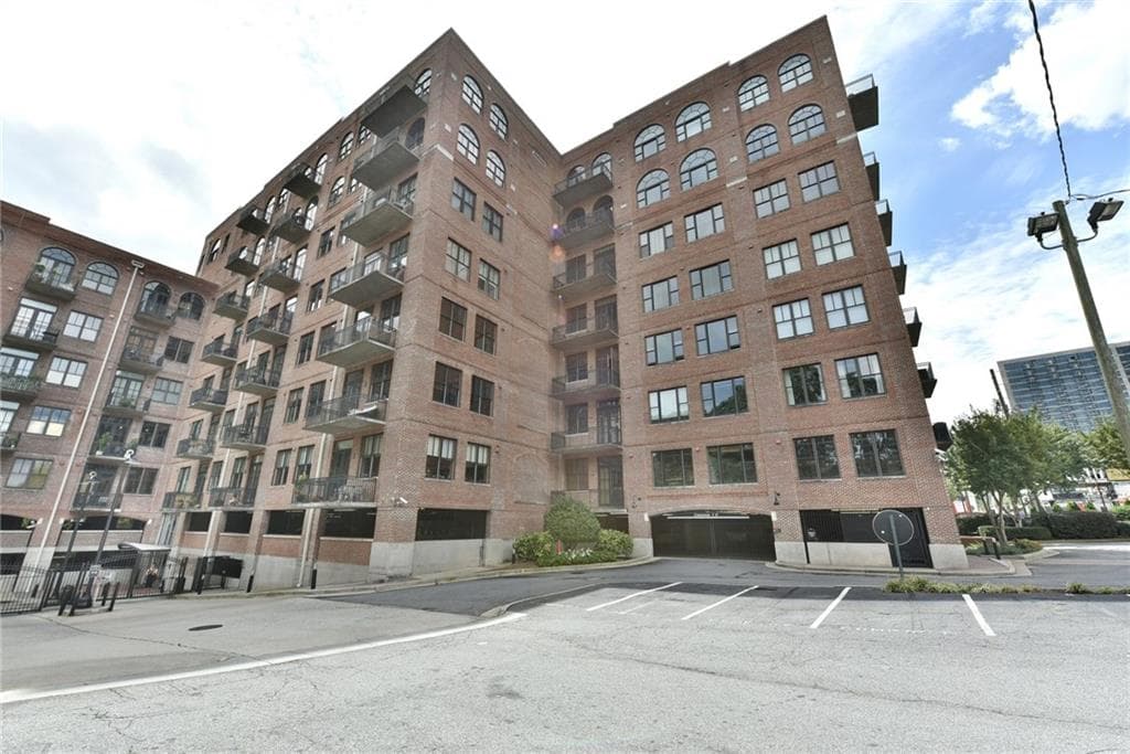 2 bedroom, 1,000 sq ft condominium sold at 3235 Roswell Road 710, Atlanta, GA 30305