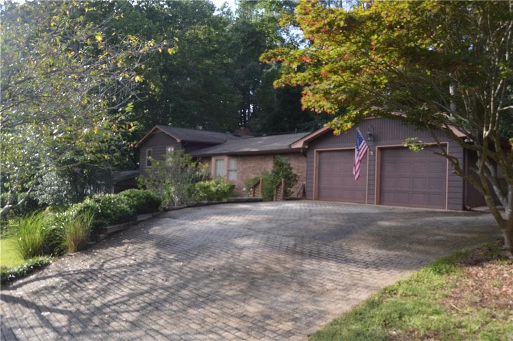 3245 Foxwood Trail, Smyrna, GA 30082 — most recent listing photo