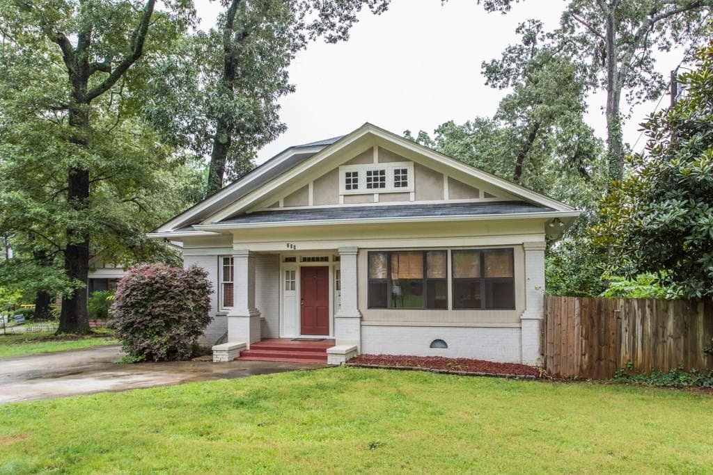 3 bedroom, 1,643 sq ft single family residence sold at 208 E Lake Drive, Atlanta, GA 30317