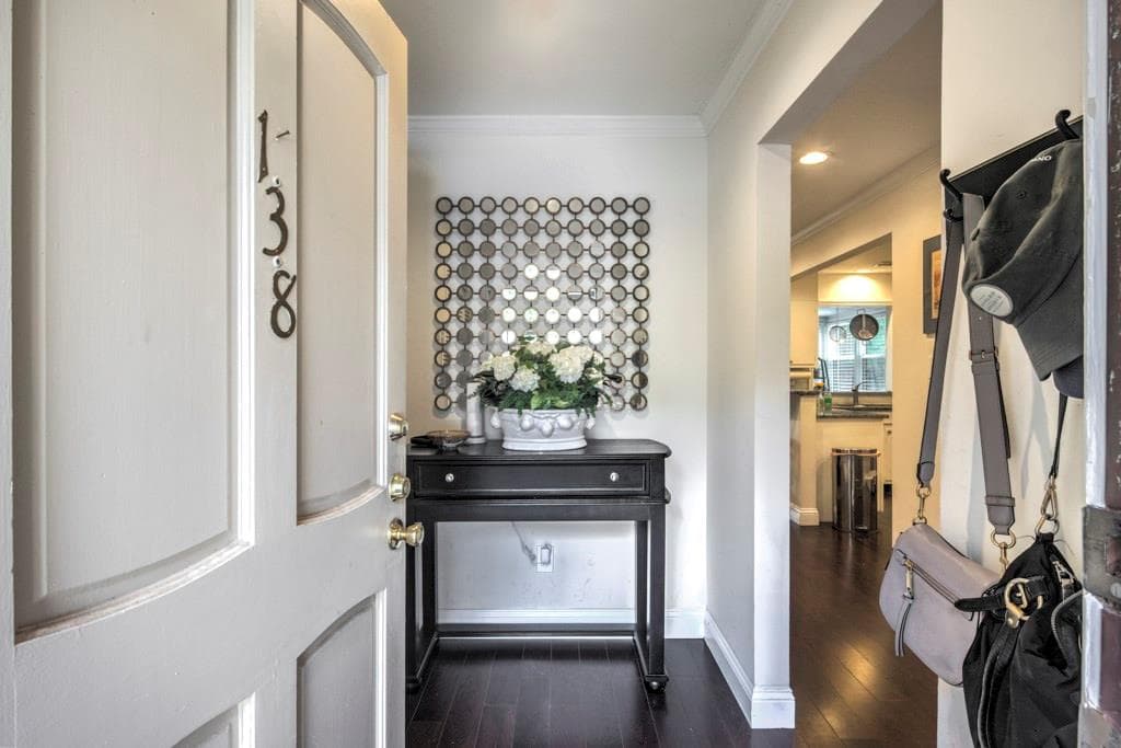 2 bedroom, 1,200 sq ft condominium sold at 138 Woodmere Square, Atlanta, GA 30327