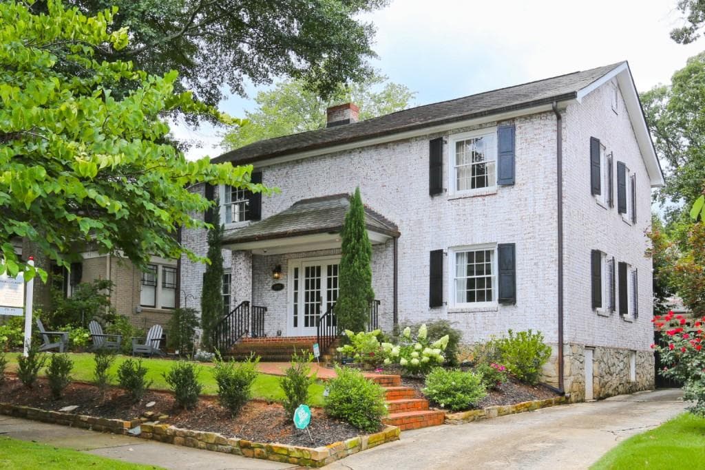 7 bedroom, 3,708 sq ft single family residence sold at 1212 Lanier Boulevard, Atlanta, GA 30306
