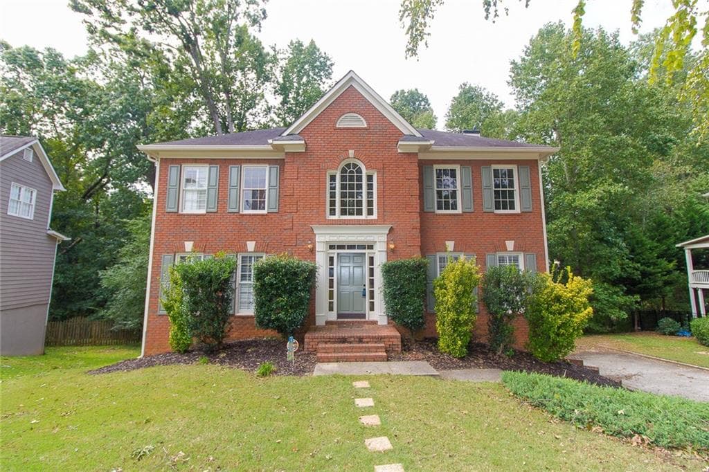 4 bedroom, 3,535 sq ft single family residence sold at 285 Dunhill Way Drive, Alpharetta, GA 30005