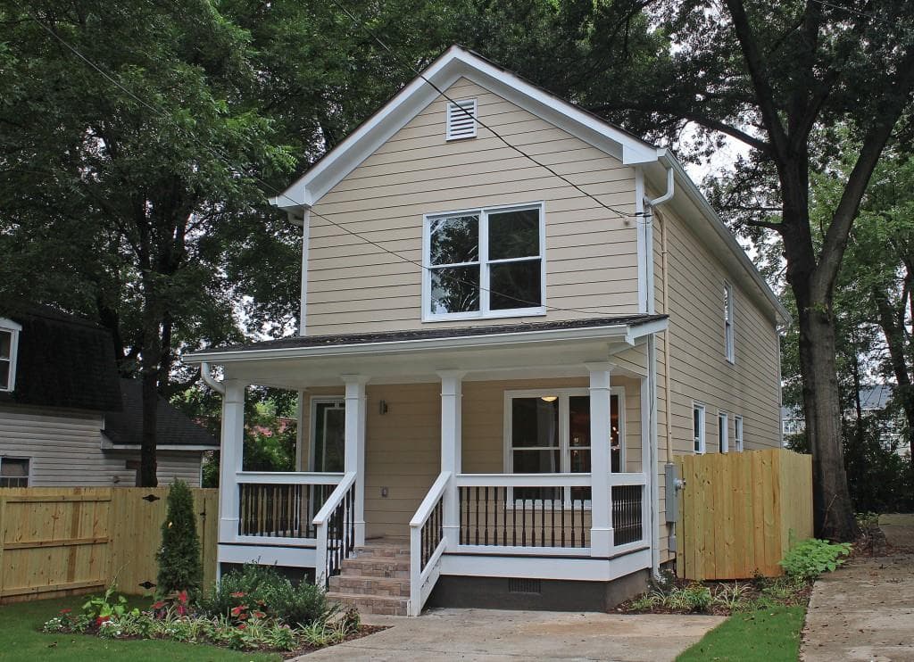 4 bedroom, 2,000 sq ft single family residence sold at 827 Smith Street, Atlanta, GA 30310