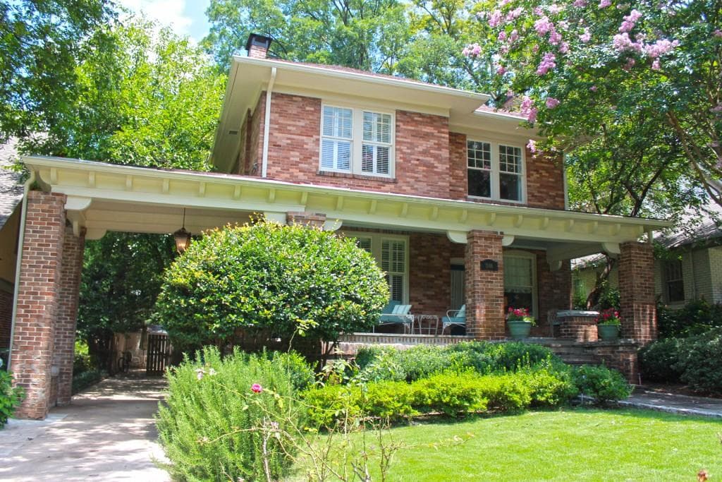4 bedroom, 3,290 sq ft single family residence sold at 1146 Briarcliff Place, Atlanta, GA 30306
