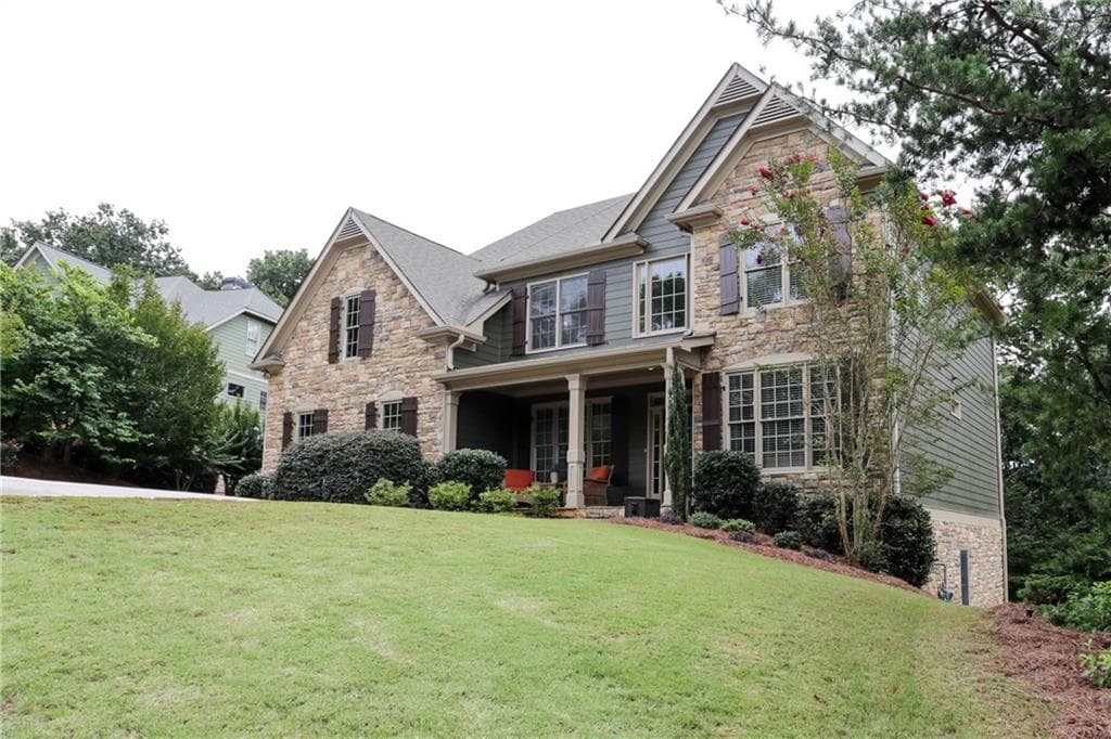 5 bedroom, 2,825 sq ft single family residence sold at 211 Crescent Moon Way, Canton, GA 30114