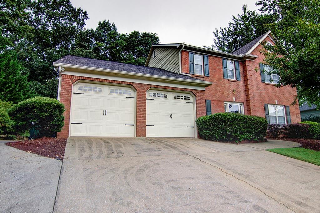 3 bedroom, 1,972 sq ft single family residence sold at 1305 Martinique Court, Atlanta, GA 30331