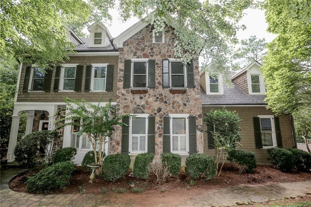 5 bedroom, 4,424 sq ft single family residence sold at 105 Grogans Landing, Sandy Springs, GA 30350