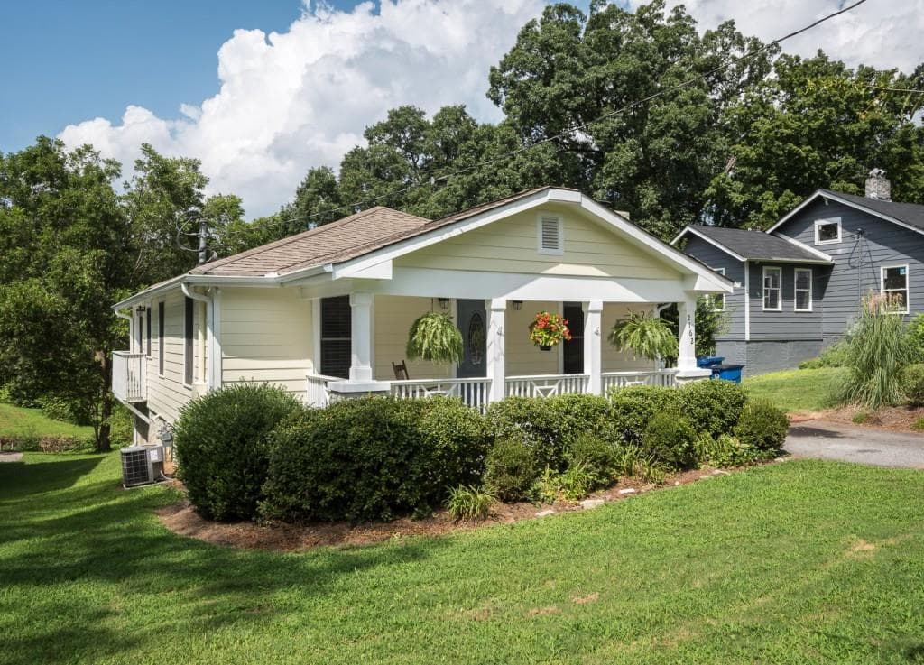 6 bedroom single family residence sold at 2162 Spink Street, Atlanta, GA 30318