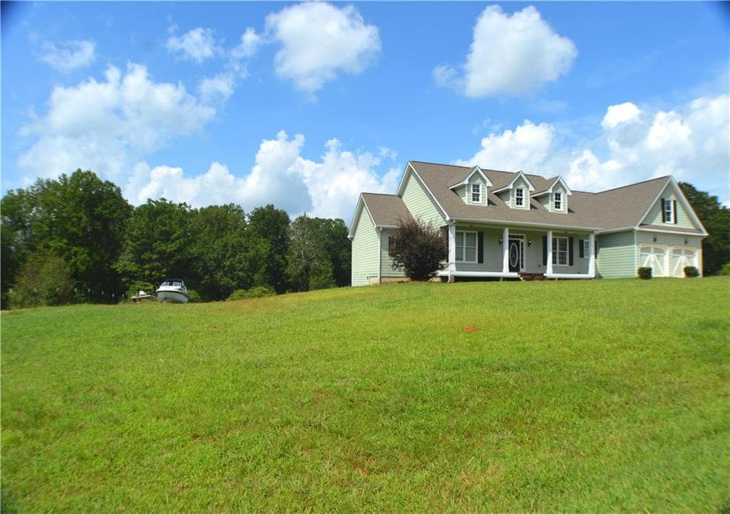 4 bedroom, 1,800 sq ft single family residence sold at 125 Old Fincher Court, Canton, GA 30114