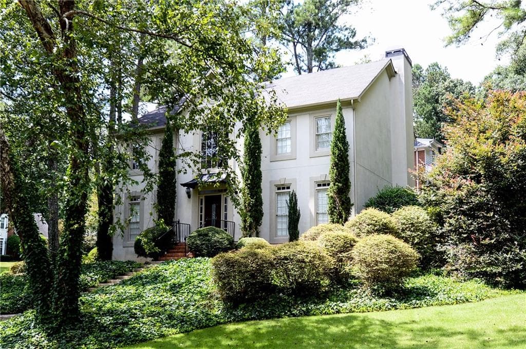 4 bedroom, 3,044 sq ft single family residence sold at 4015 Inverness Crossing, Roswell, GA 30075