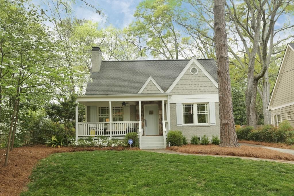 3 bedroom single family residence sold at 2874 Elliott Circle, Atlanta, GA 30305